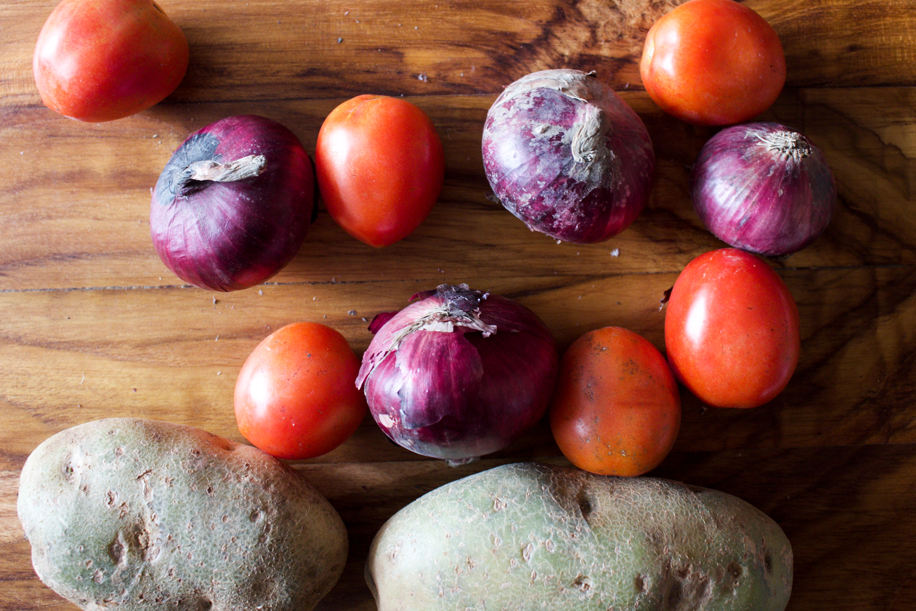 Aloo sabzi ingredients: potatoes, tomatoes and onions 